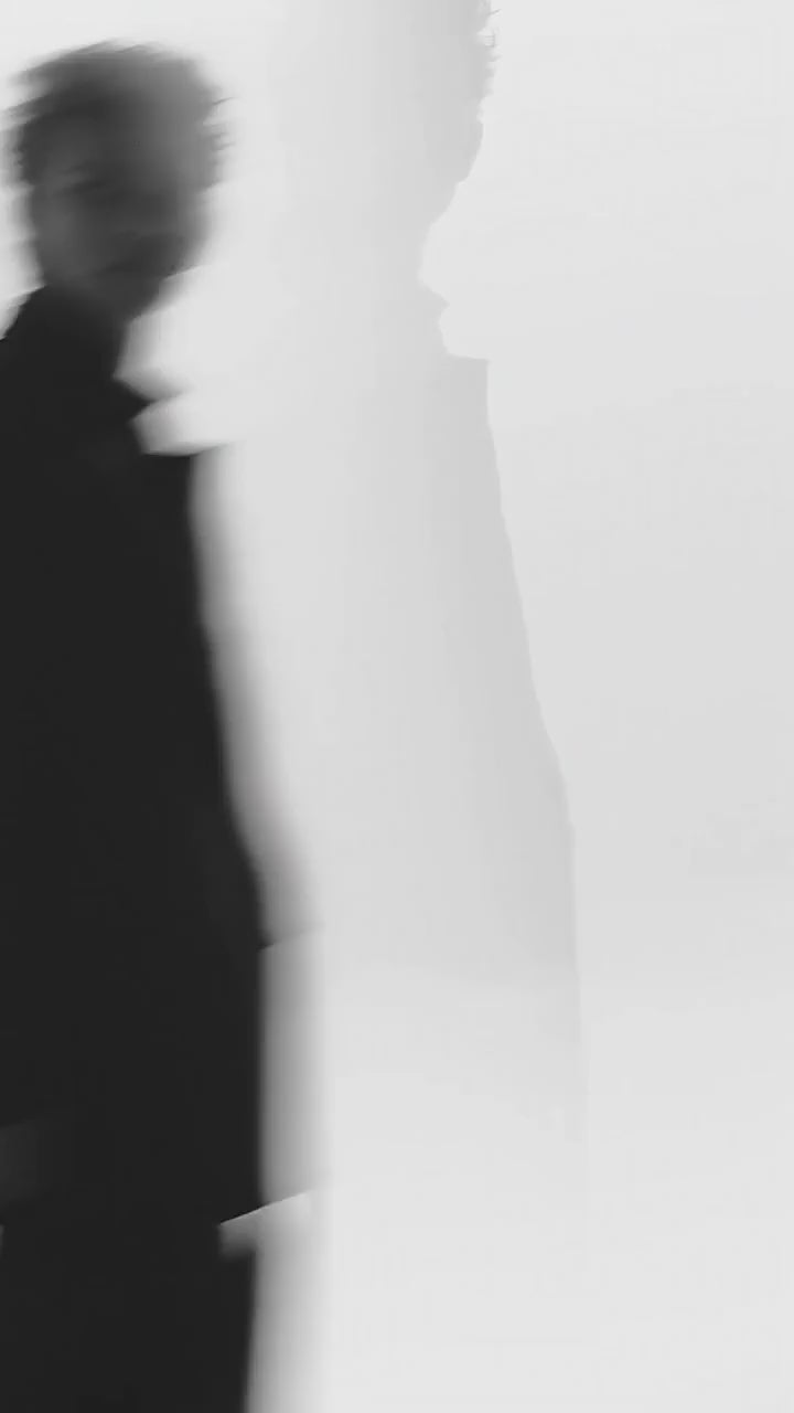 Minimalista. Intenso. Memorabile.

Due note, silenziose ma presenti, si muovono oltre le parole: tracciano un ritmo che si sente sulla pelle. Un movimento infinito, come una danza.

M+ Champaca è l’essenza che resta, senza bisogno di mostrarsi.

Disponibile online e negli Essential Stores Campomarzio70.
______

Minimal. Intense. Memorable.

Two notes, silent yet present, moving beyond words: tracing a rhythm felt on the skin. An endless movement, like a dance.
M+ Champaca is the essence that lingers, needin